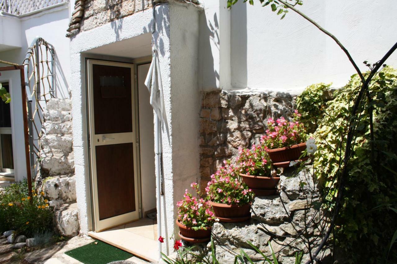 Mini Suite Alla Cascata Noci Dış mekan fotoğraf